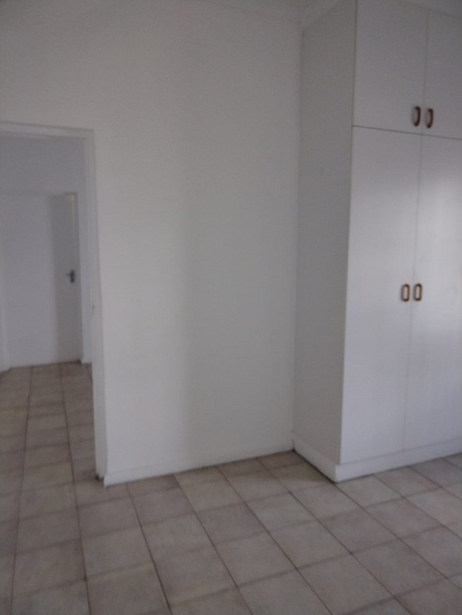 To Let 1 Bedroom Property for Rent in Goodwood Estate Western Cape